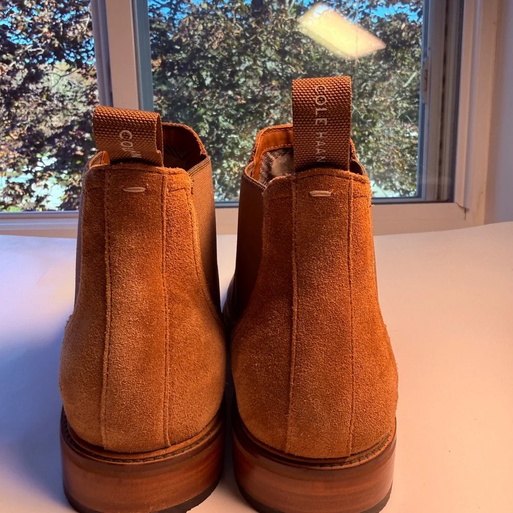 COLE HAAN MENS TAN SUEDE BERKSHIRE LUG CHELSEA BOOTS SIZE 8 MEDIUM - Picture 4 of 16